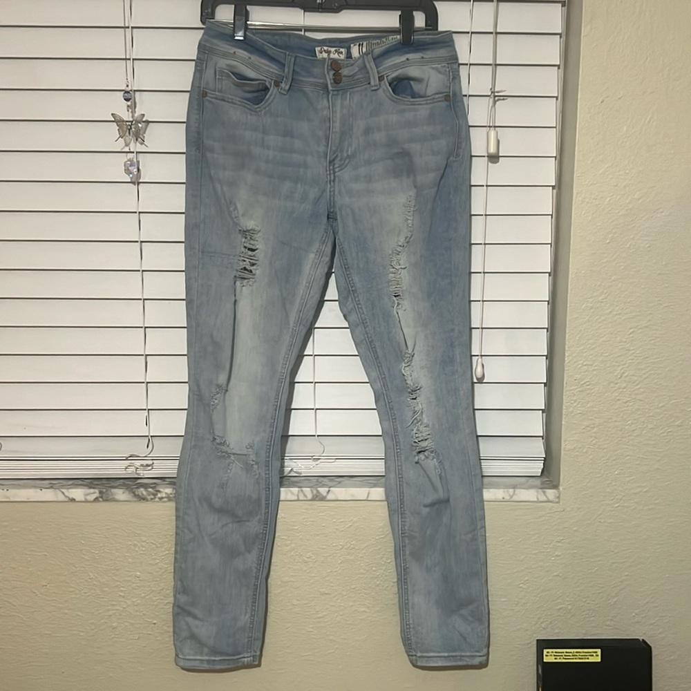 Indigo Rein Light Wash Distressed Anklet Jeans Size 11